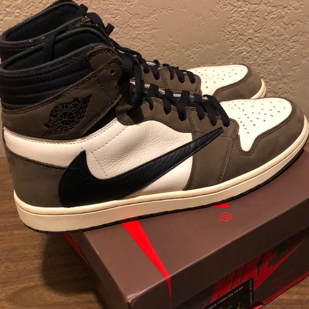 Travis Scott Jordan 1